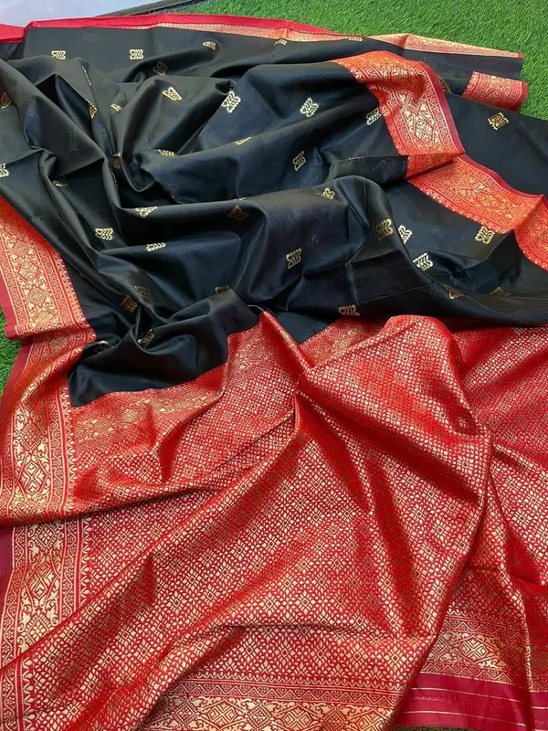 Black_Woven_Kanjivaram_Silk_Saree_with_Saree_Cover